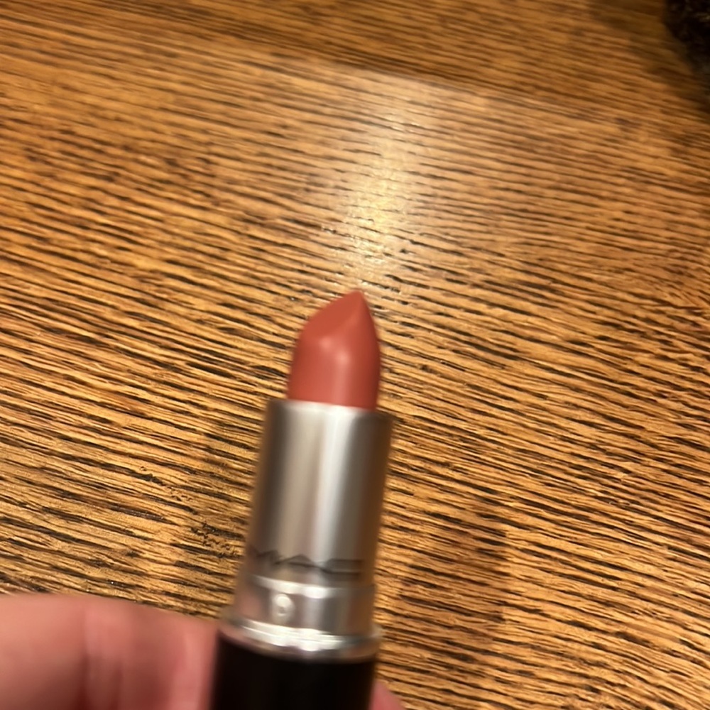 MAC lipstick Velvet Teddy